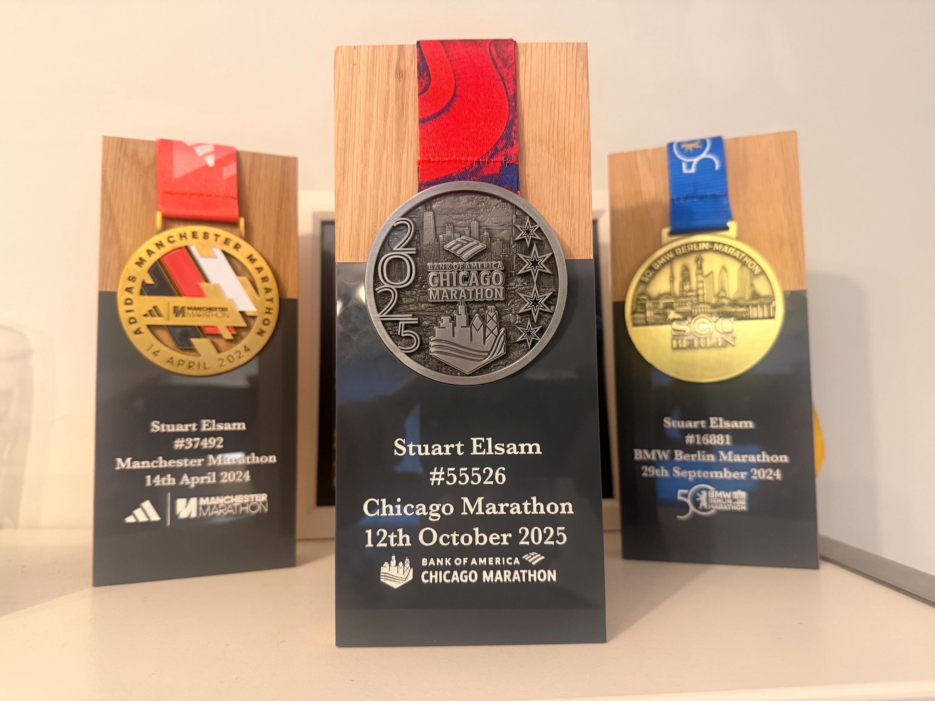 Personalised Chicago Marathon 2025 Solid Oak Trophy Medal Display Stand