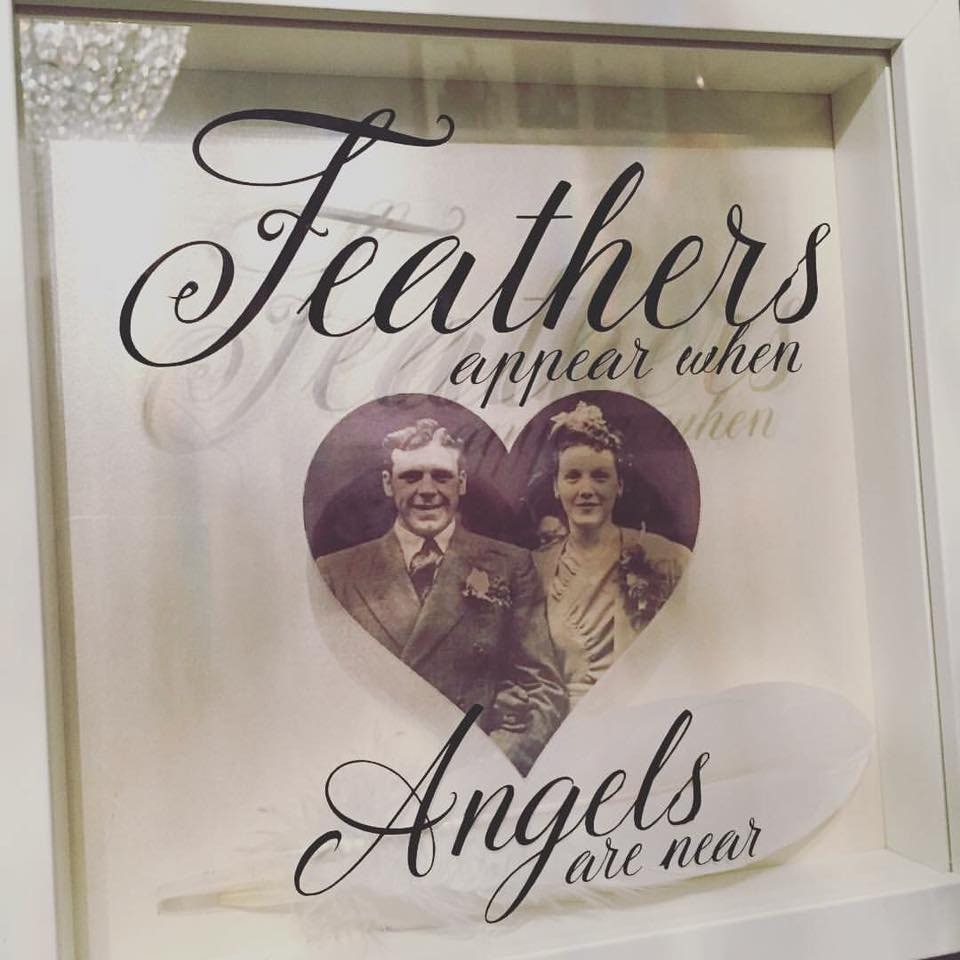Feathers Appear When Angels Are Near! Personalised Gift Frame Heaven Angel Remembrance  10" Frame